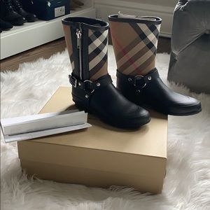 burberry moto rain boots